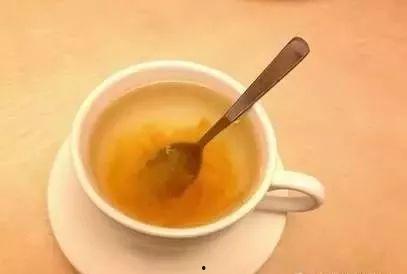 群众吃瓜一壶清茶山中居,一壶清茶，山中悠然居