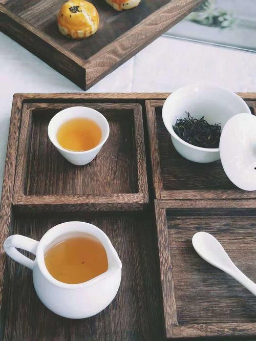 群众吃瓜一壶清茶山中居,一壶清茶,山中悠然居