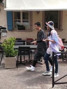 穿书回七零年代吃瓜群众,七零年代吃瓜群众的生活奇遇记