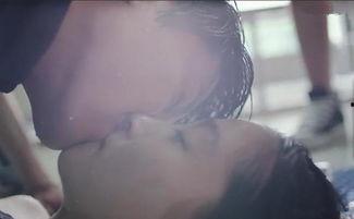 看别人接吻的吃瓜群众,揭秘围观者眼中的甜蜜瞬间